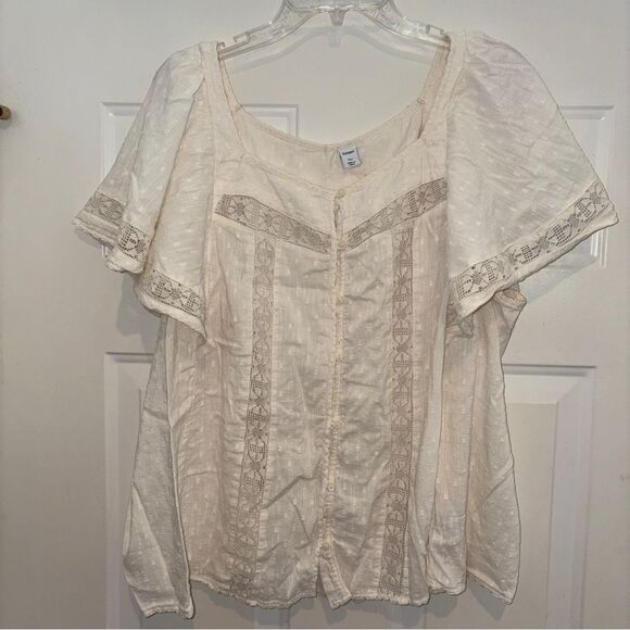 Old Navy Oversized Clip-Dot Crochet-Lace
Button-Front Blouse - Picture 3 of 7